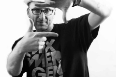 DJResQvideomix-pts-bw